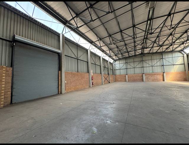 1,350M² WAREHOUSE TO LET IN JET PARK